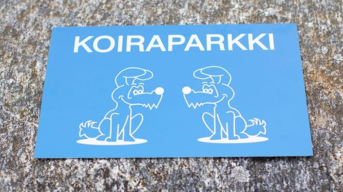 Koiraparkki-opastekilpi